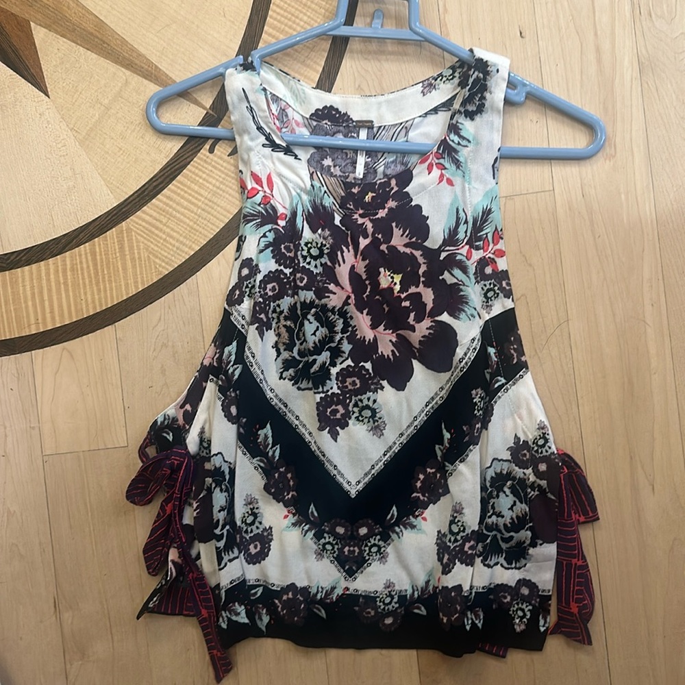 Free people open side tie shirt size small